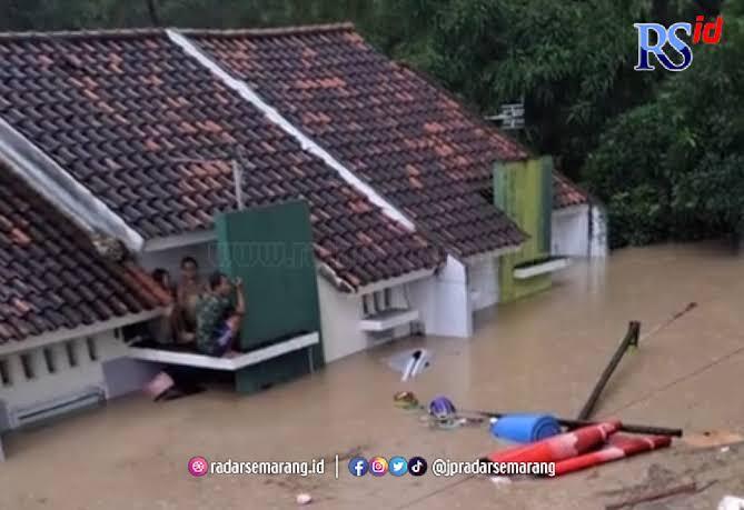 Perumahan Dinar Indah dan Rowosari Semarang Diterjang Banjir Bandang Lagi 