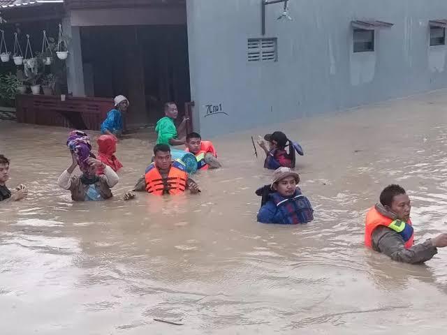 Perumahan Dinar Indah dan Rowosari Semarang Diterjang Banjir Bandang Lagi 