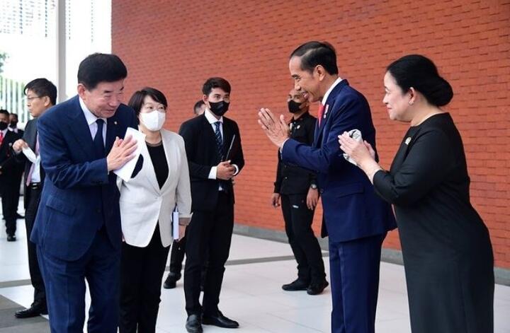 358 Hari Menuju Pemilu -Pilpres 2024: Puan Promosikan Piala Dunia FIFA U-20
