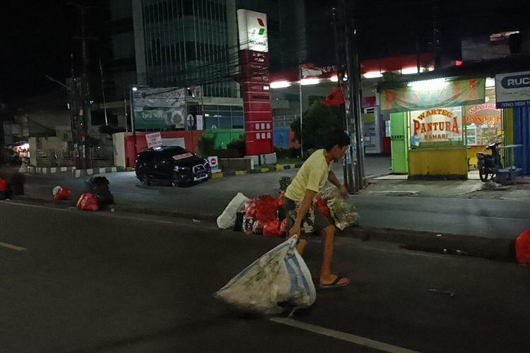 Sebulan Berlalu, Tabiat Warga Buang Sampah di Tengah Jalan Raya Ciledug Tak Berubah