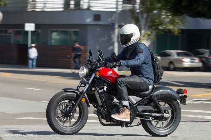 Heboh! Gara Gara Ban Truk Lepas, Seorang Pemotor Terjatuh, Tips Berkendara yang Baik