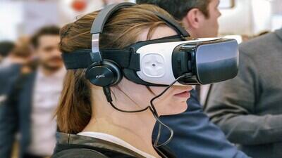 Kegiatan Menarik dengan Virtual Reality, Pernah Coba?