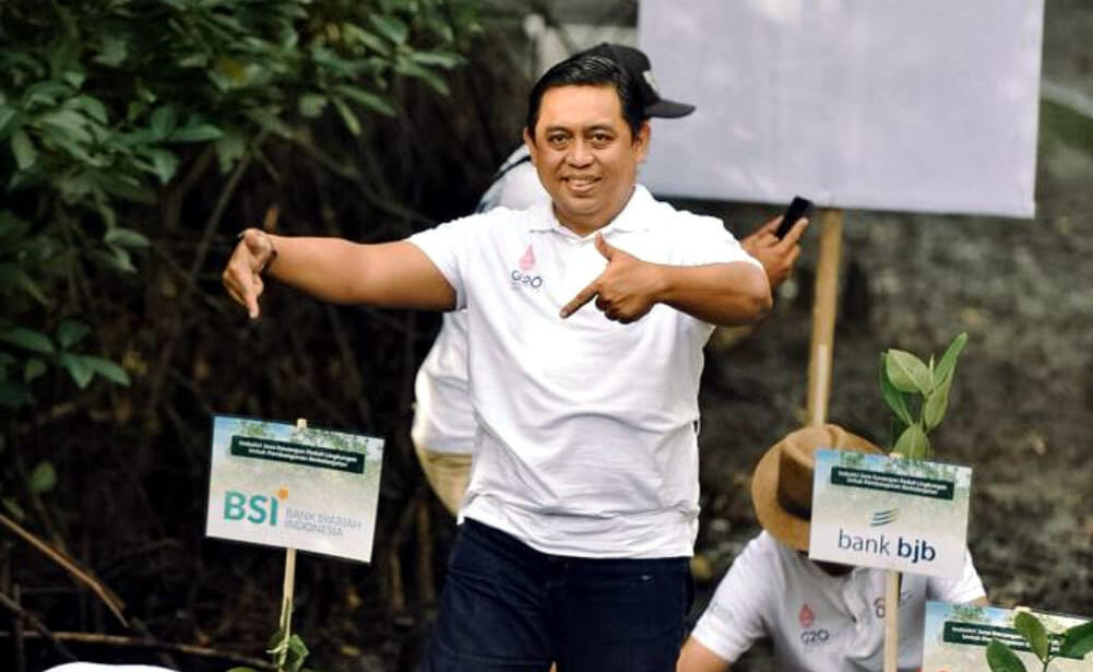 Menanam Bakau Untuk Indonesia 