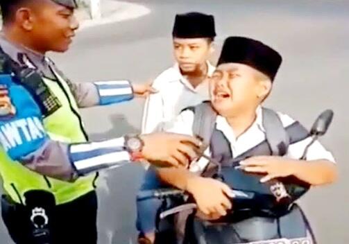 Bocil Harus Waspada Saat Bertemu Mobil Disituasi Ini (Ortu Wajib Mengingatkan)