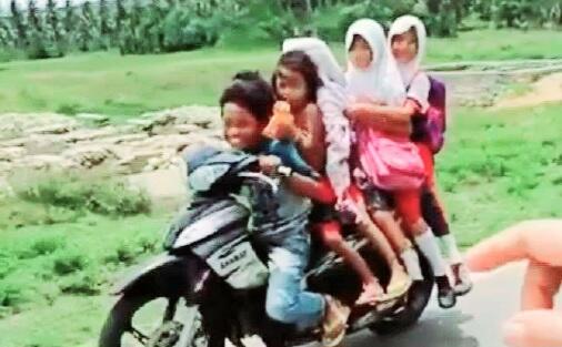 Bocil Harus Waspada Saat Bertemu Mobil Disituasi Ini (Ortu Wajib Mengingatkan)