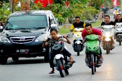 Bocil Harus Waspada Saat Bertemu Mobil Disituasi Ini (Ortu Wajib Mengingatkan)