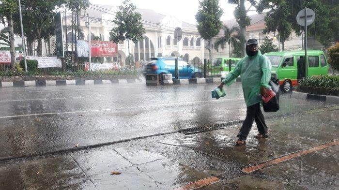 Bukan Bogor, Tempat Ini Lebih Pantas Dijuluki Kota Hujan!