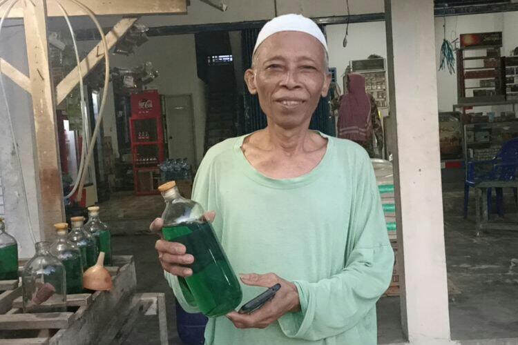 Kisah Naif Pak Usman Pembeli Bensinnya Ternyata Lorenzo, Kalau Tahu Mah Tak Rangkul!