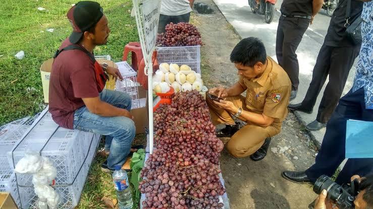 Tahu Alasan Kenapa Ada Buah Luarnya Mulus Dalamnya Busuk? Ternyata Ini Penyebabnya