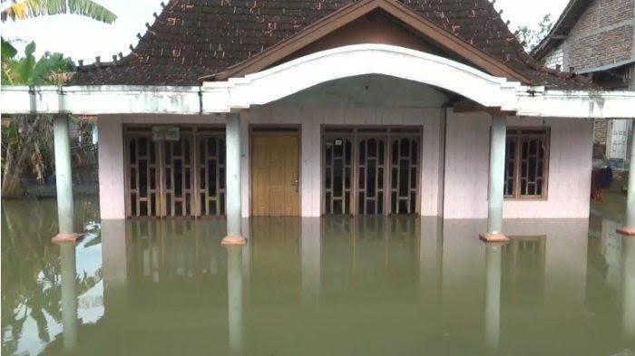 Banjir 3 Bulan di Ngastorejo Pati, Sekdes: Nasi Bungkus Hanya Dikirim Sekali