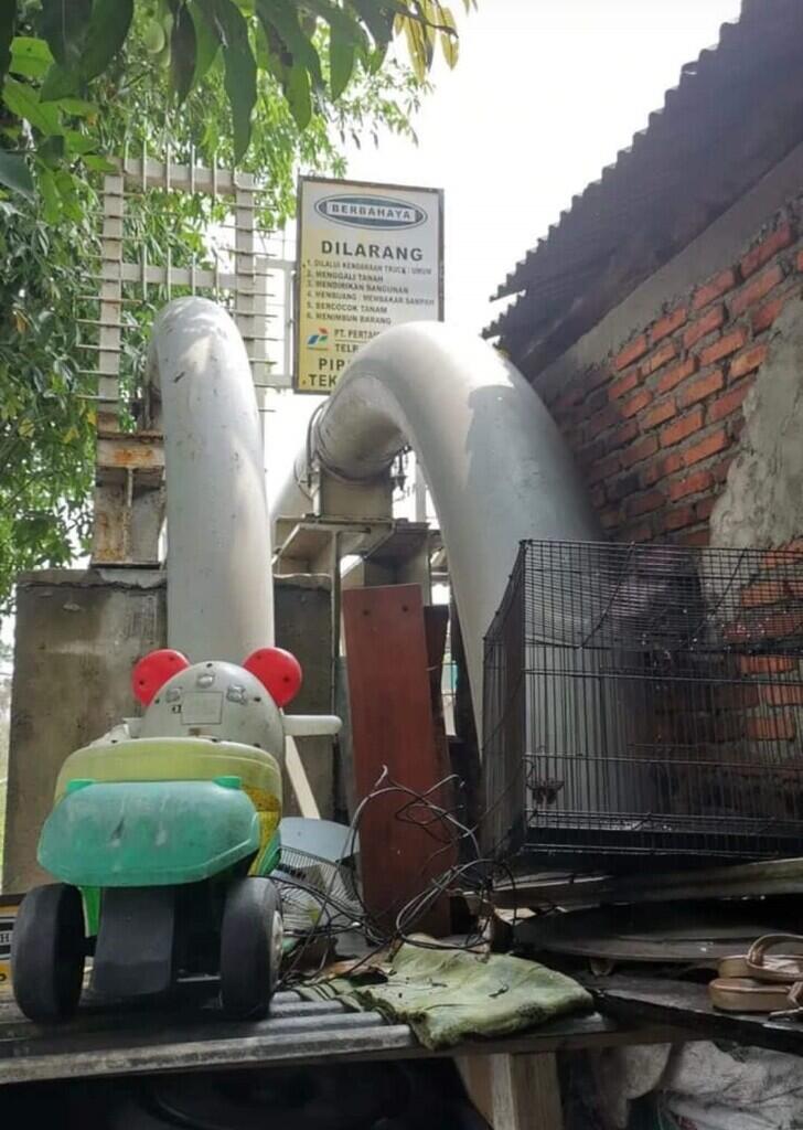 Viral! Pipa Pertamina Melintang di Rumah Warga Tanah Merah Dekat Depo Plumpang