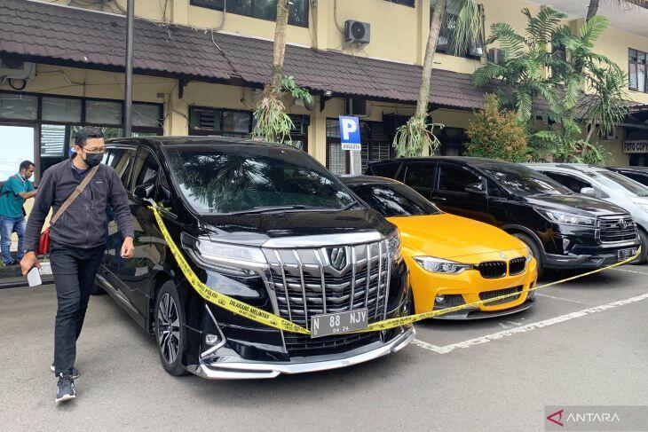 Polisi sita sejumlah aset milik crazy rich Surabaya Wahyu Kenzo