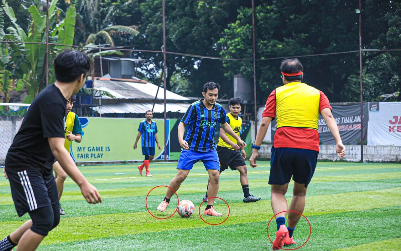 Kaos Kaki Bolong Dan Mini Soccer, Bukan Sekedar Gaya Tapi Ada Alasan Fisiologis
