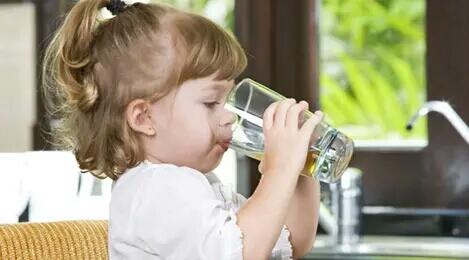 12 Penyebab Anak Bertubuh Pendek Salah Satunya Minum Teh, Sewajarnya sih Boleh!
