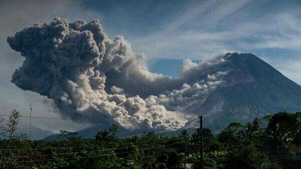 Petruk Sambangi Warga Sekitar Gunung Merapi yang Erupsi, Penjelasan Pakar Pareidolia!