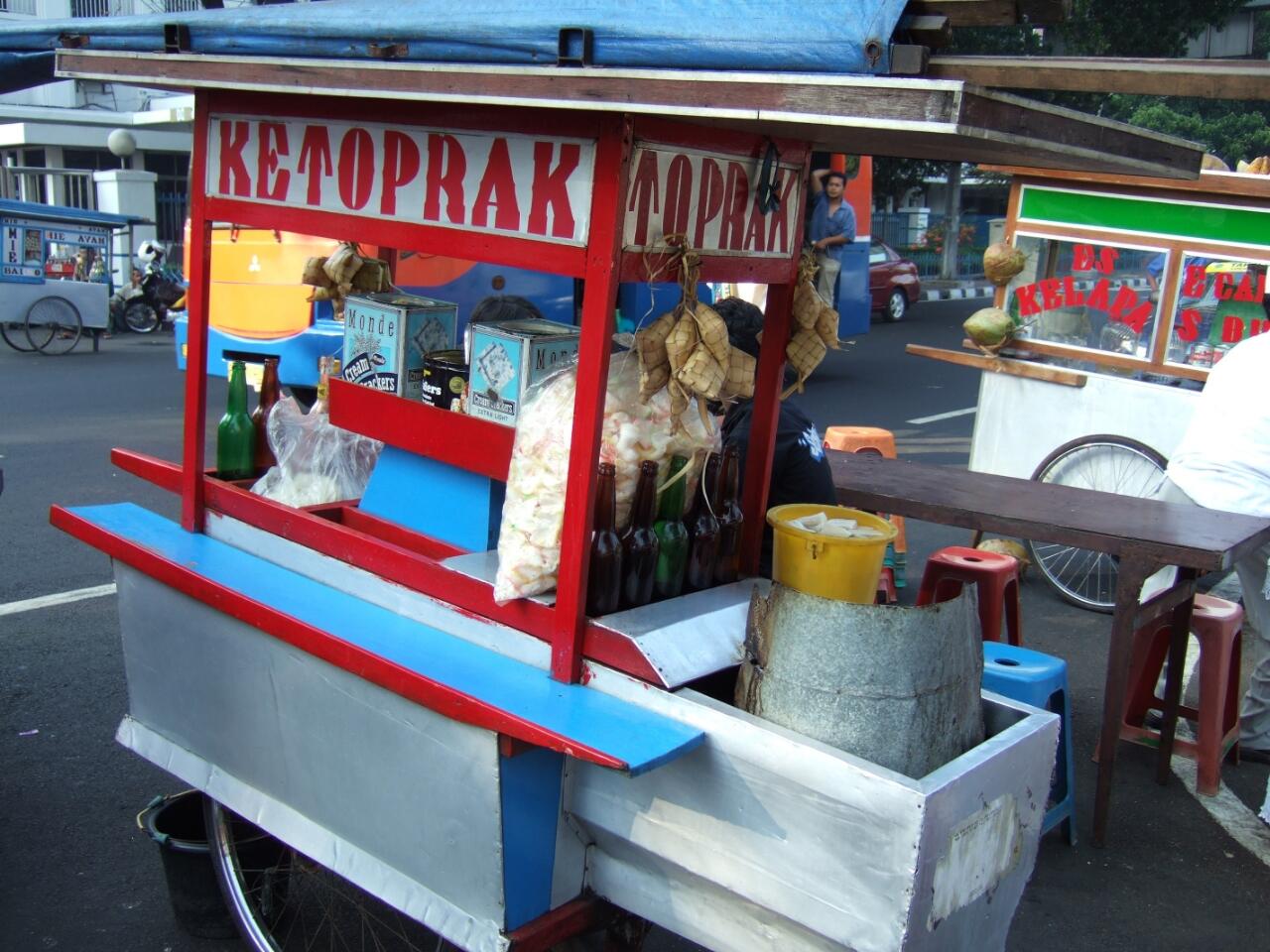 Ketoprak Khas Cirebon! Makanan Favorit Kaki Lima