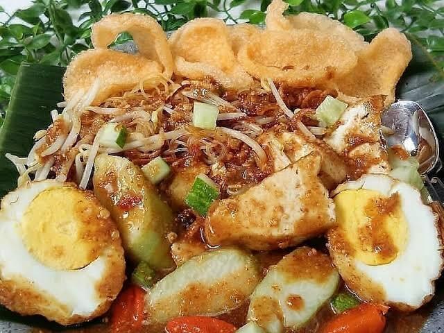 Ketoprak Khas Cirebon! Makanan Favorit Kaki Lima