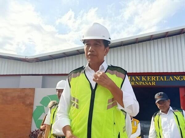 Jokowi Heran Masih Panen Raya tapi Harga Beras Nggak Turun-turun 