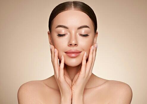 Ingin Wajah Tetap Glowing? Lakukan Ini Sebelum Tidur
