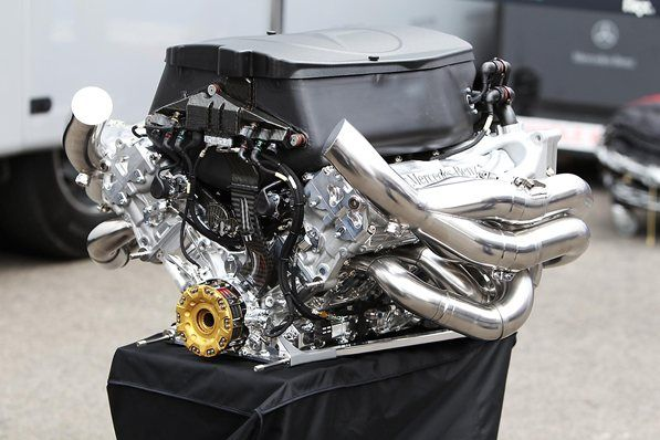 Perbedaan Mesin V8 dan V6 Hybrid di Formula 1