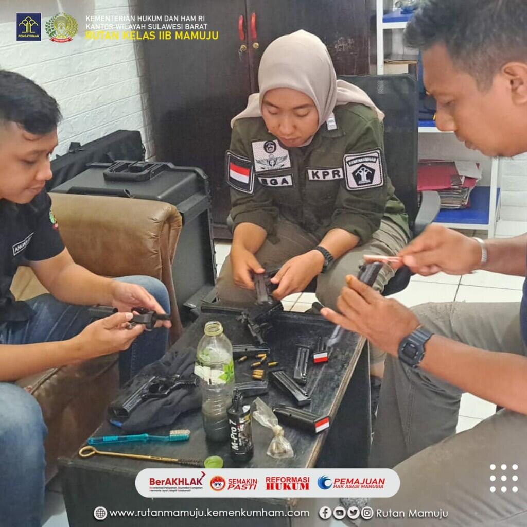 Jaga Kondisi Senjata Api, Staf KPR Lakukan Perawatan dan pemeliharaan ...