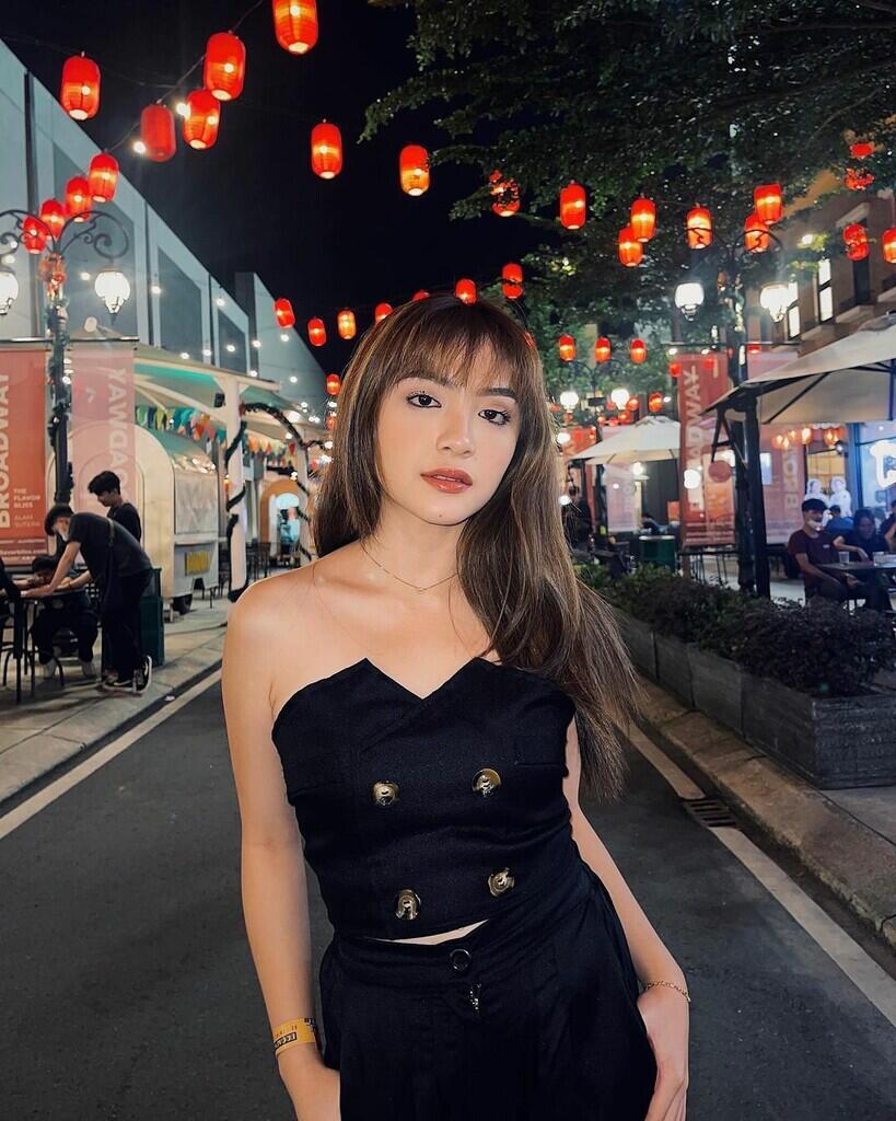 Foto Foto Natalie Zenn Yang Cantik Dan Manis Bak Barbie