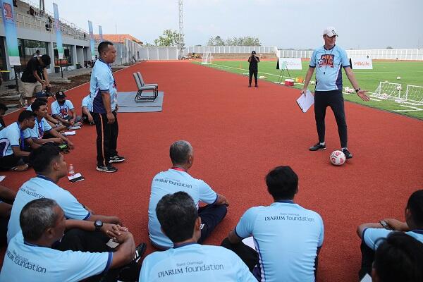 Kesempatan Raih Beasiswa Tinggi, MilkLife Berikan Pelatihan Bagi Pesepak Bola Putri