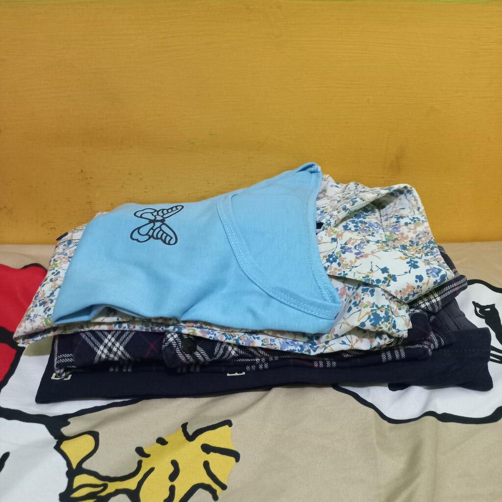 8 Barang Berwarna Biru Yang Terdapat Di Kamar Kost Gue