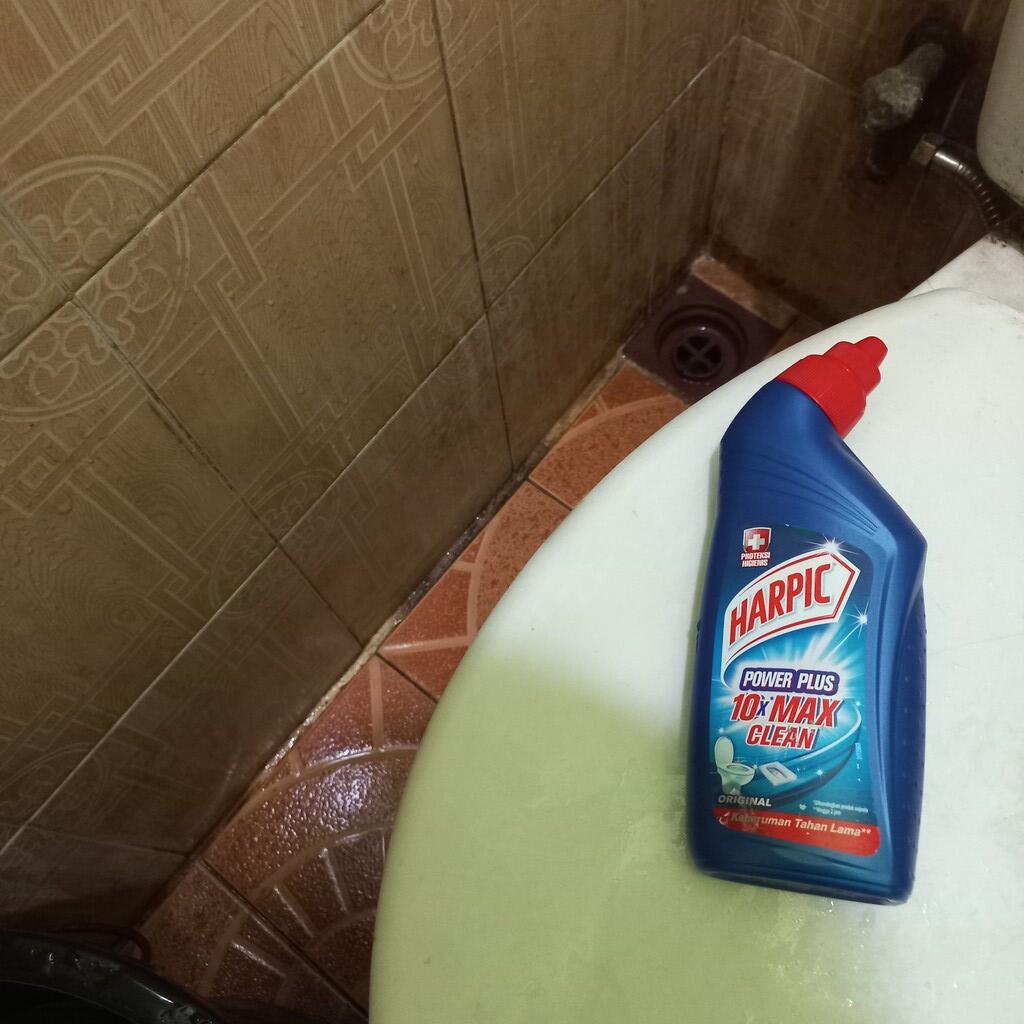 8 Barang Berwarna Biru Yang Terdapat Di Kamar Kost Gue