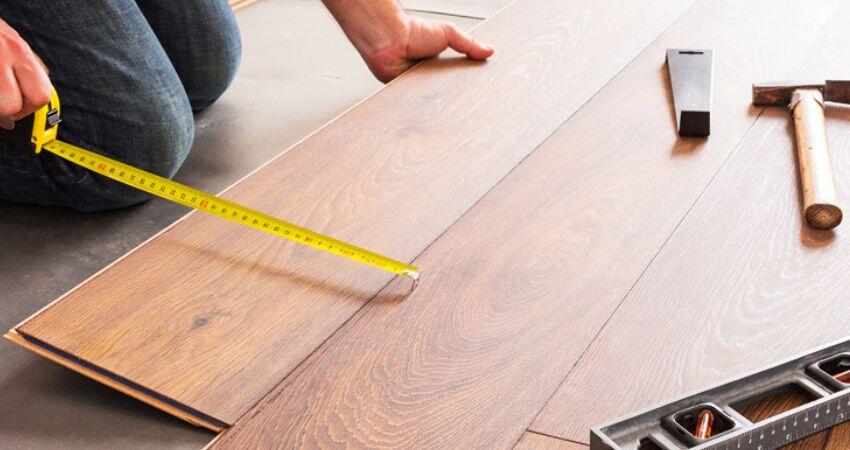 Lantai Vinyl vs Laminate, Mana Yang Cocok untuk Agan?