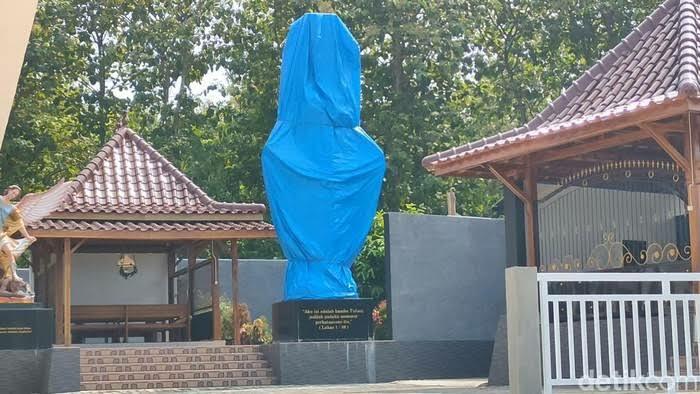 Heboh Patung Bunda Maria yang Ditutup Terpal? Jangan Salah Paham, Begini Faktanya!