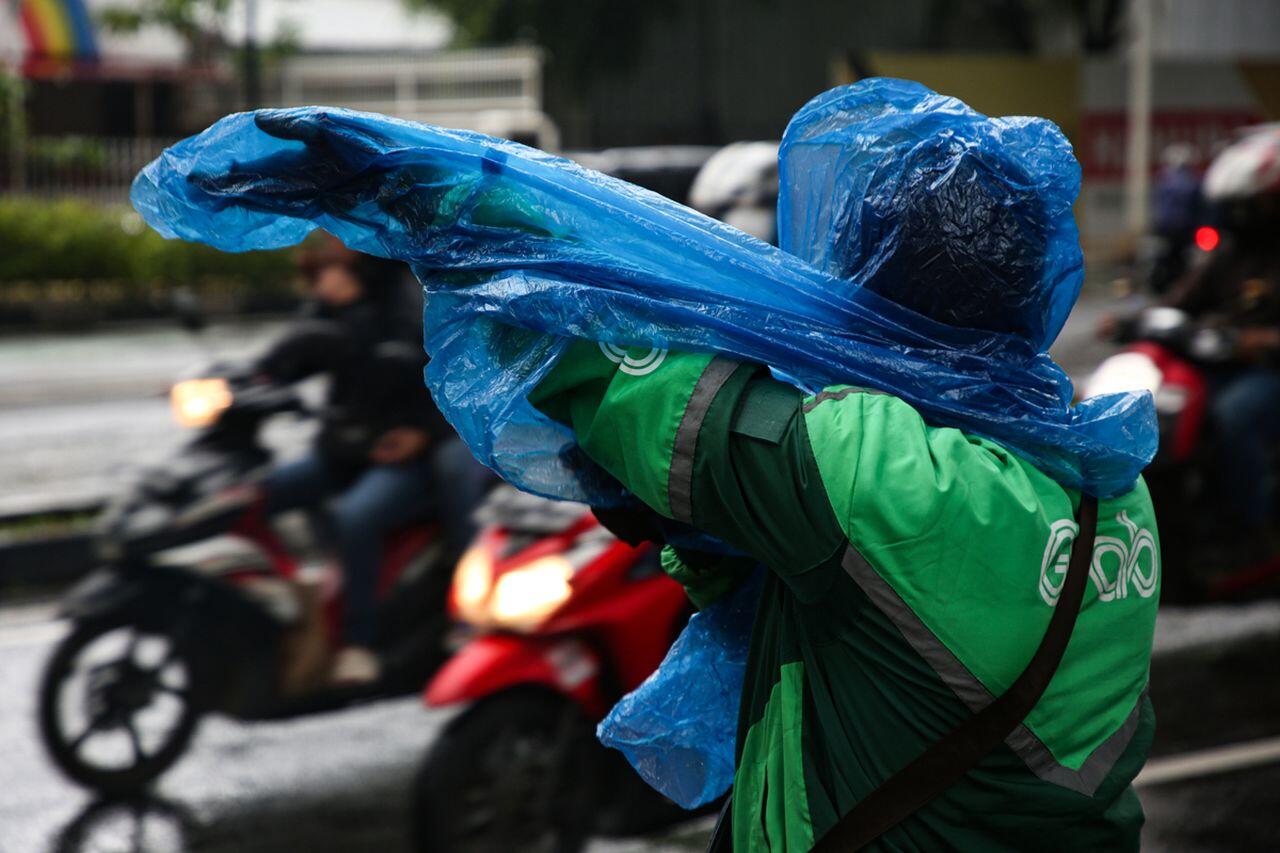 Meski Ada Bansos, Daya Beli Masyarakat Tetap Tergerus