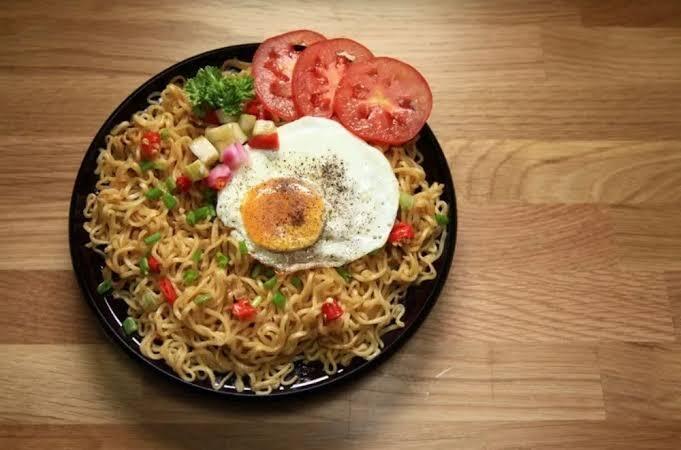 Apakah makan mie instan setiap hari berbahaya bagi kesehatan?