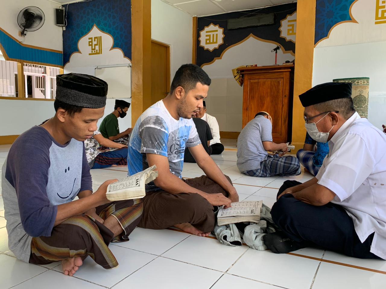 Pembinaan Baca Qur'an Warga Binaan Rutan Kelas IIB Majene Di Bulan Ramadhan