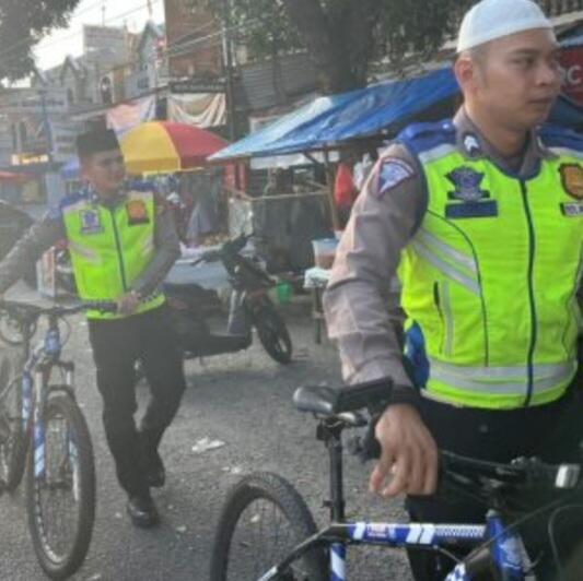 Patroli Pakai Sepeda, Personil Satlantas Polresta Pekanbaru Datangi Pusat Keramaian