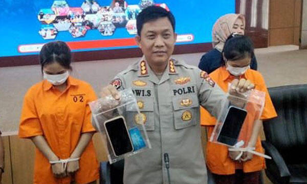 Hati-Hati Gan! Promosikan Situs Judi Online Selebgram Kembar Ini Ditangkap