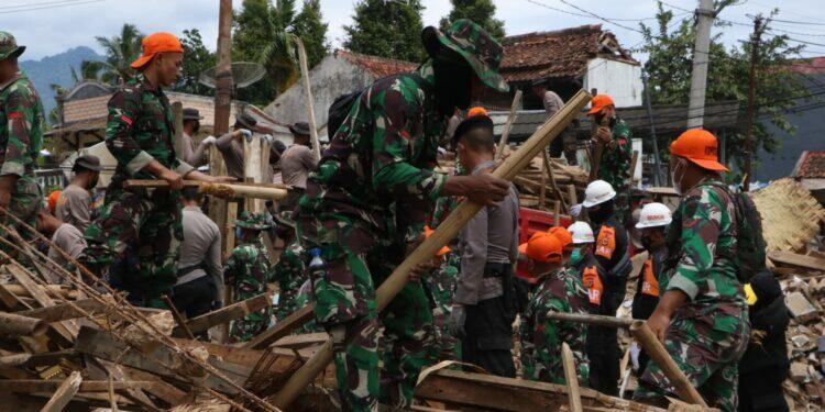 Kronologi 7 Anggota TNI yang Keracunan Makanan di Cianjur