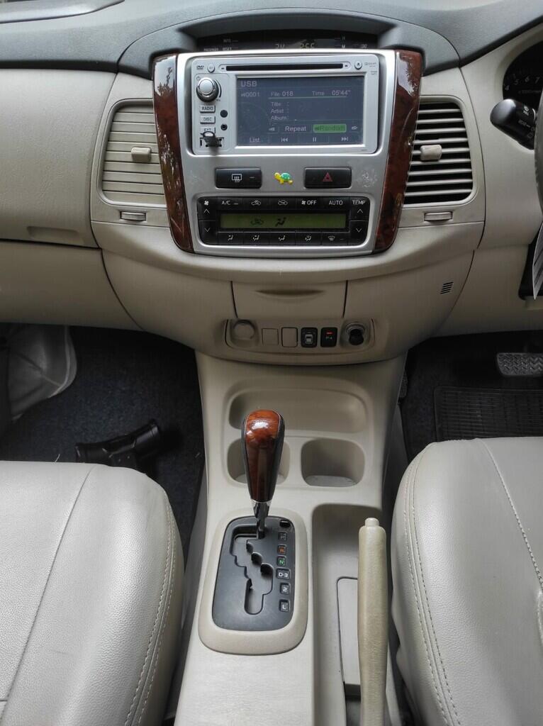 DiJual Kijang Innova V Luxury 2012 Bensin Matic Innova 2012 V Bensin Matic