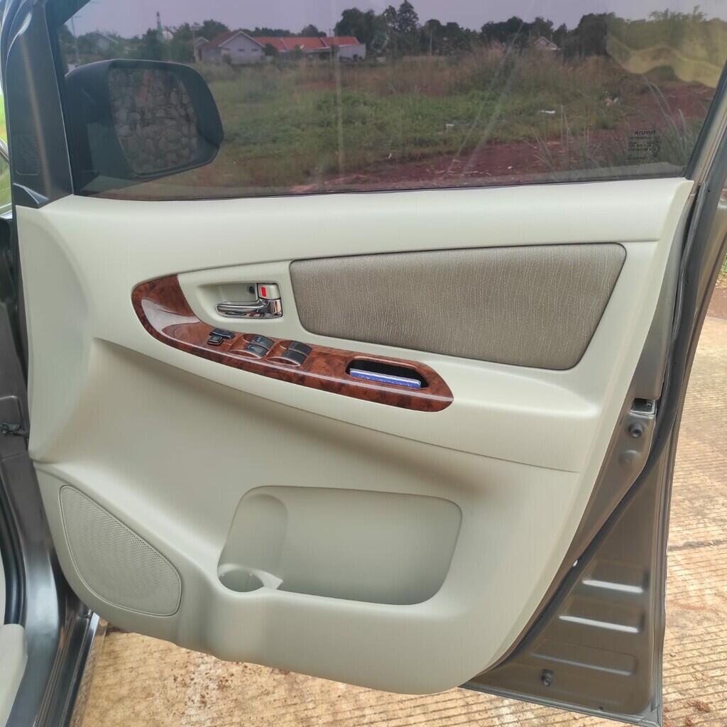 DiJual Kijang Innova V Luxury 2012 Bensin Matic Innova 2012 V Bensin Matic