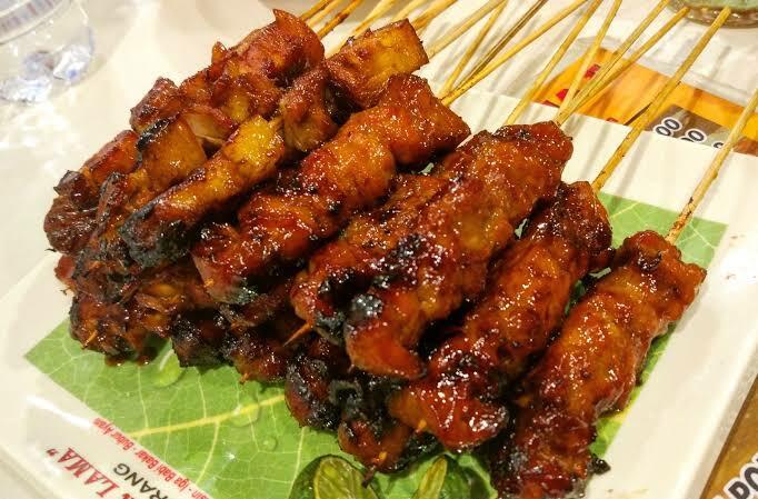 Jual Sate Babi di Bazar Ramadhan, Lapak Pedagang Ini Ditutup! Wajarkah?