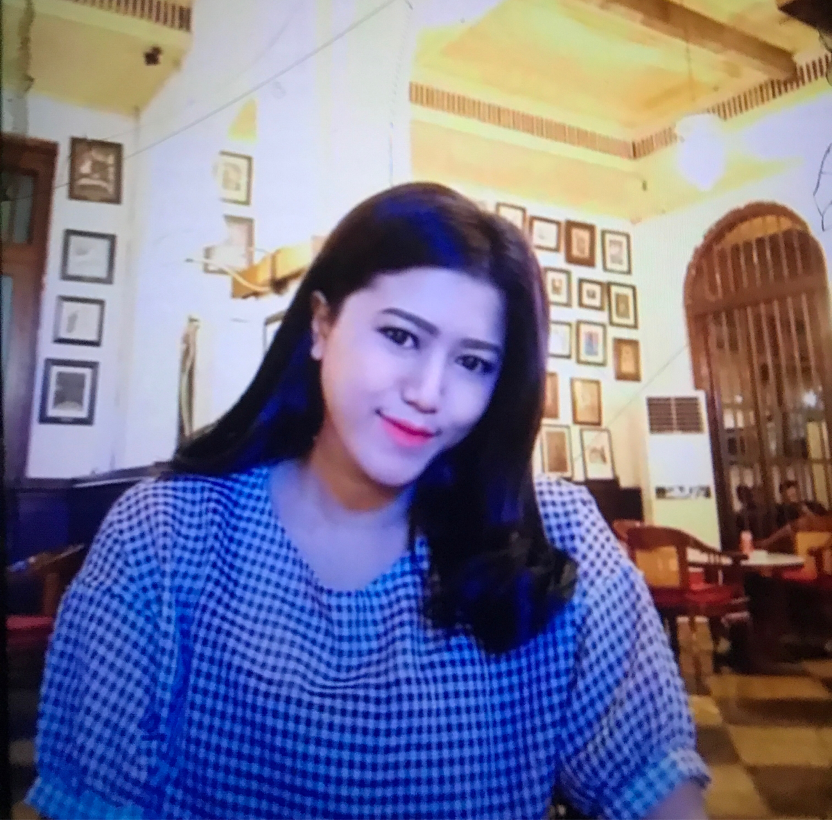 YUNI ASTUTI PENIPU DATING ONLINE TINDER