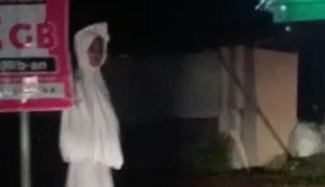 Stop Prank Pocong di Pinggir Jalan Raya, Berbahaya dan Mengancam Keselamatan