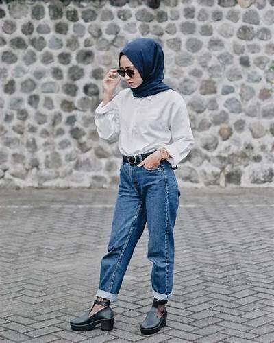 Berani Tampil Modern dengan Memadukan Celana Jeans dan Hijab