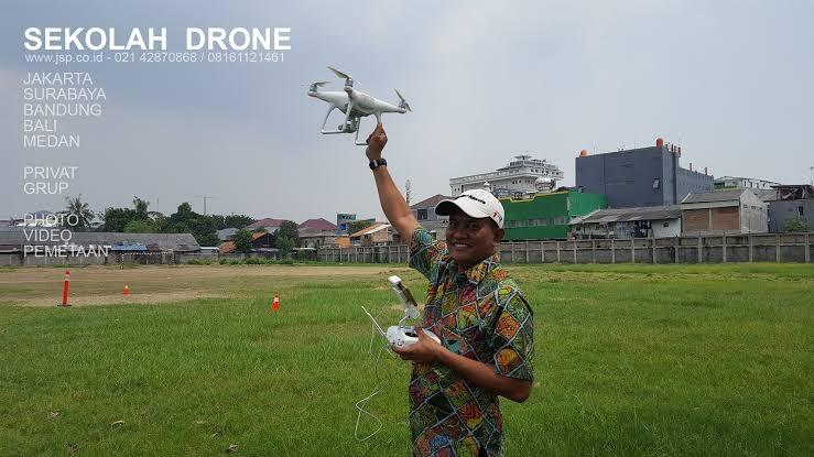 Mantap! Guru Pantau Siswa Bolos Sekolah Pakai Drone