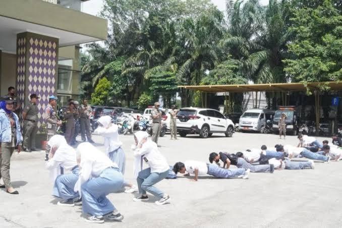 Mantap! Guru Pantau Siswa Bolos Sekolah Pakai Drone