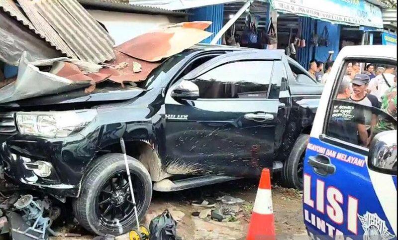 Mobil Dinas Bupati Kuningan Penyebab Lakalantas Dua Orang Tewas