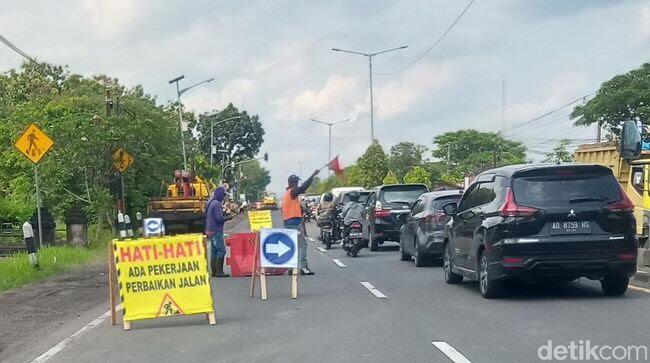 Usai Pemotor Tewas, Perbaikan Jalan Rusak di Jambu Kulon Klaten Dikebut