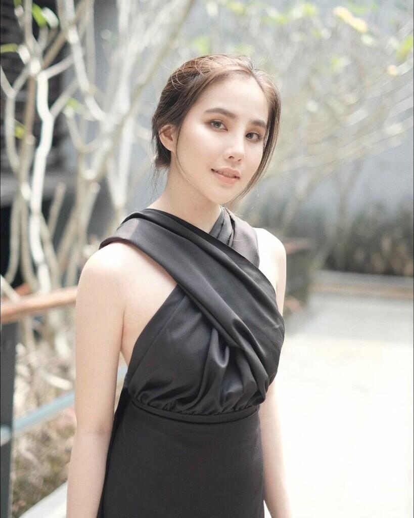 Artis Cantik Agatha Chelsea Yang Selalu Berpenampilan Aggun