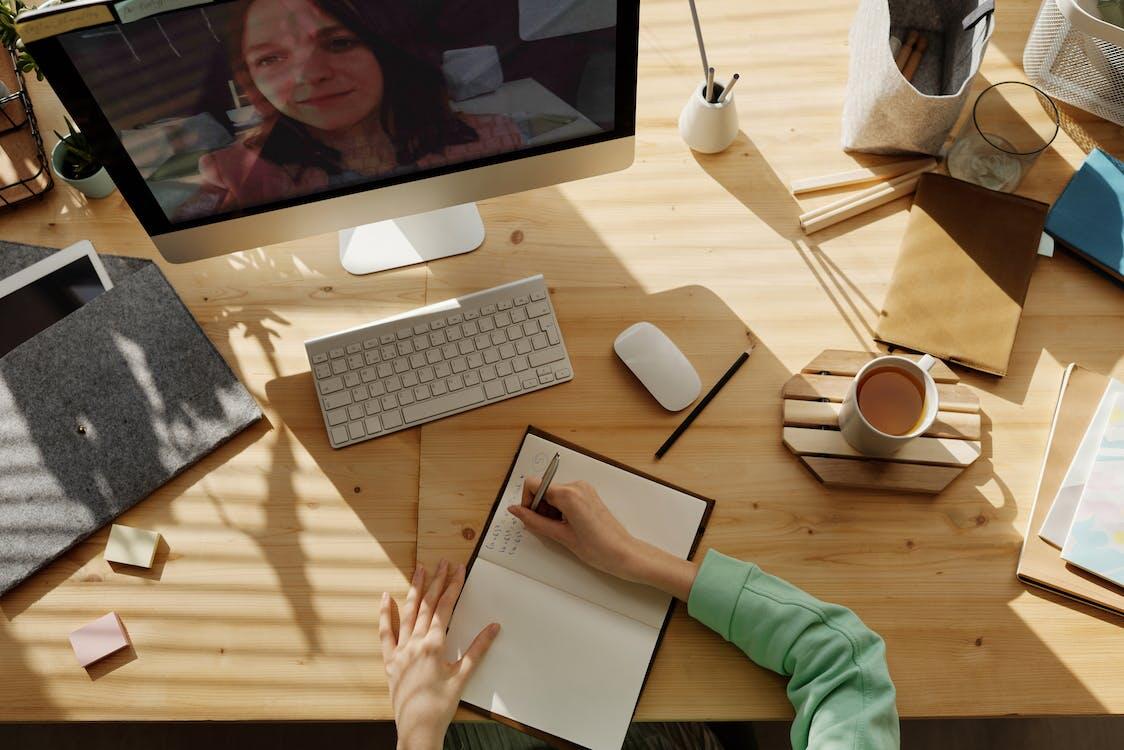 Bagaimana Teknologi Internet Membuat Hidup Kita Lebih Mudah?