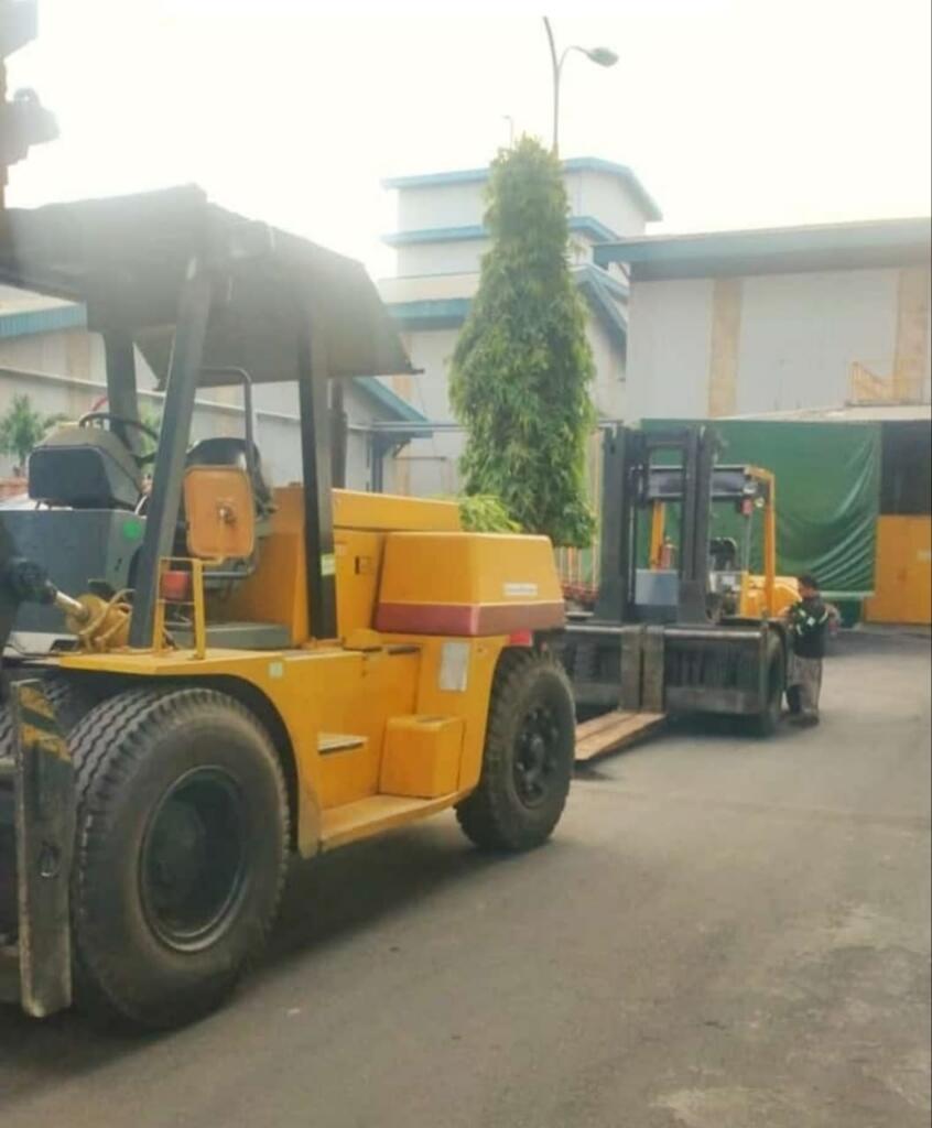 Sewa Forklift 15 ton Menganti Kepatihan Gresik